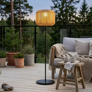 Elegant Solcellsdriven Trädgårdslampa i Rotting – Automatisk Tändning -130 cm